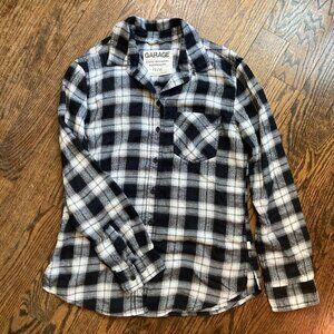 2 for $10 !!!Garage  BOYFRIEND COUPE PLAID FLANNEL SHIRT SIZE XS